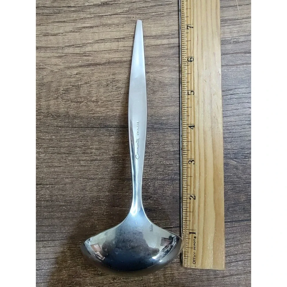 Oneida Venetia stainless Gravy Ladle 7 7/8